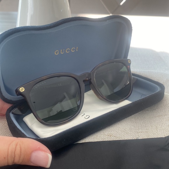 Women’s Gucci Sunglasses - Picture 2 of 7